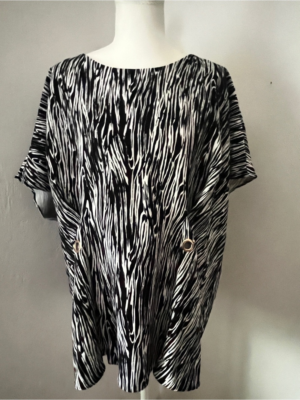 Lane Bryant Black & White Abstract Short Sleeve Blouse co1